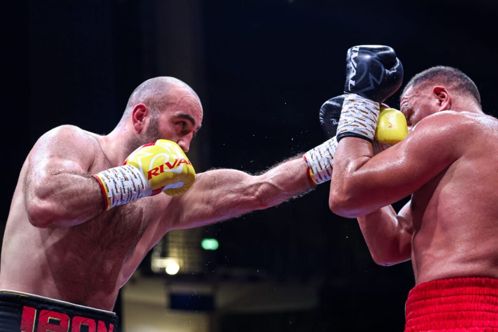 دبي تحتضن ليلة ملاكمة تاريخية