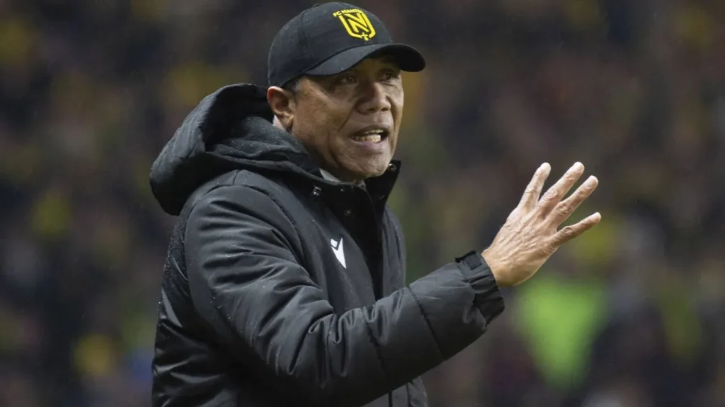 كومبواريه يخلف جيلي في تدريب باريس أف سي