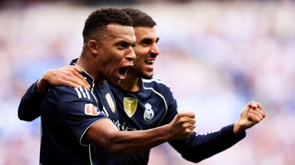 ريال مدريد يكرم وفادة ريال سوسييداد وينتزع الصدارة موقتا