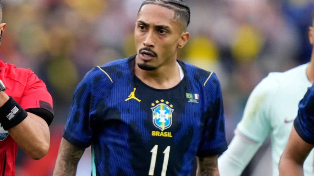 الإصابة تبعد رافينيا عن برشلونة خمسة أسابيع